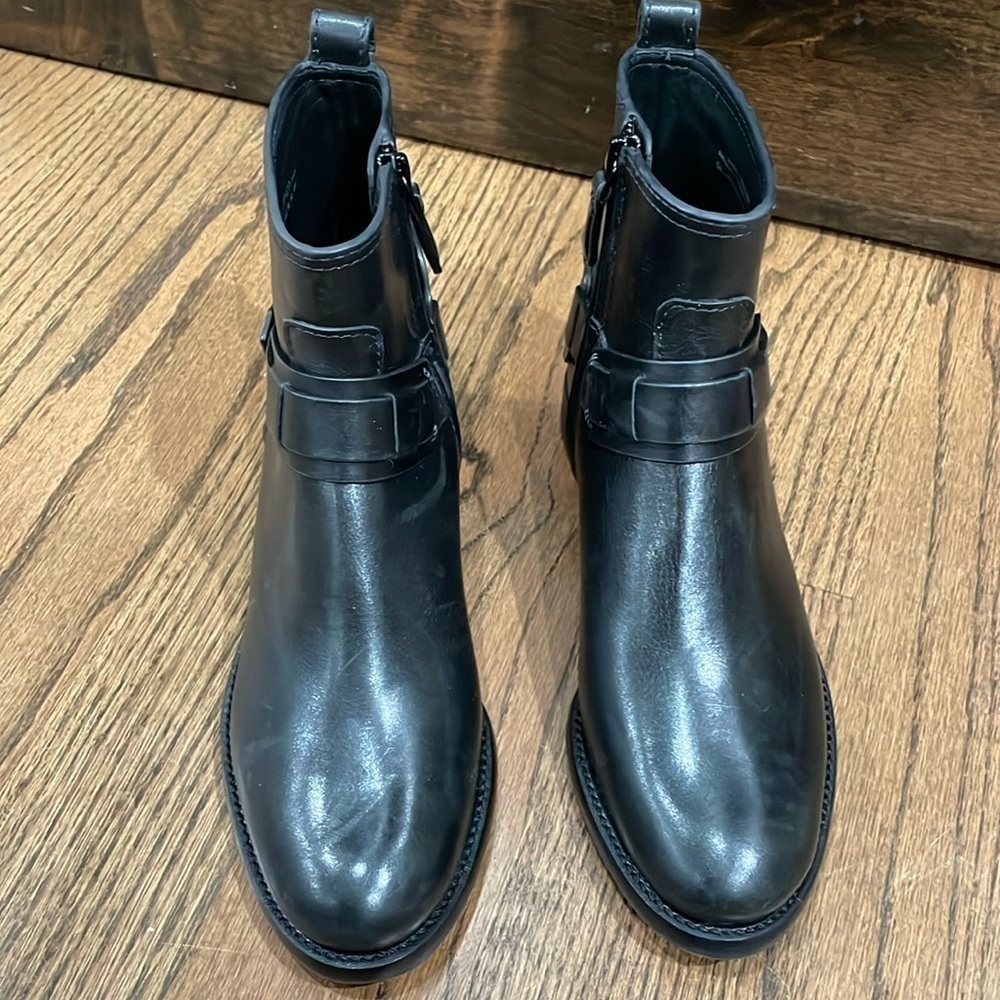 Tory Burch Miller Logo Medallion Chelsea Bootie Colton Boot Black 5 NEW - Picture 3 of 5